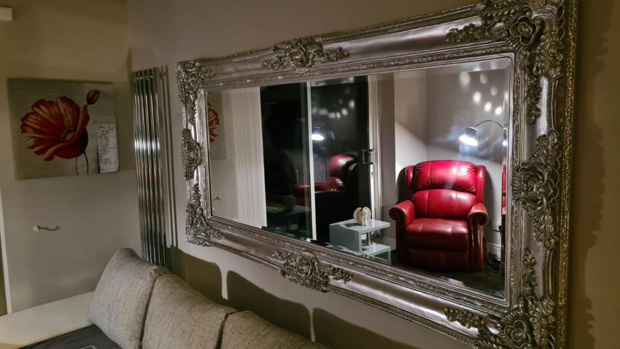 Stunning Holiday Home. Free Parking. Manchester Exteriör bild