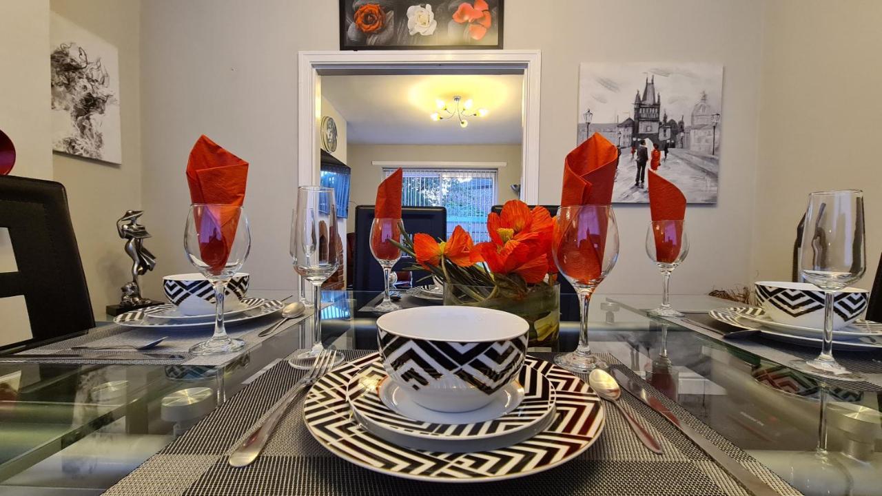 Stunning Holiday Home. Free Parking. Manchester Exteriör bild